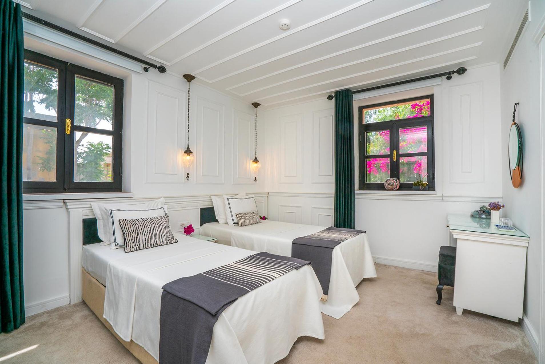 Siyah Lale Cunda 1841 (Adults Only) Hotel Ayvalik Exterior photo